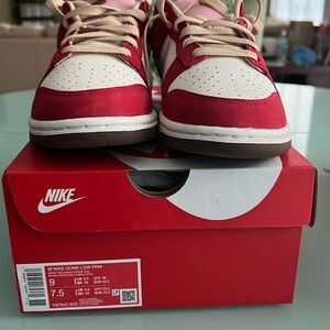 Women’s Nike dunk low prm